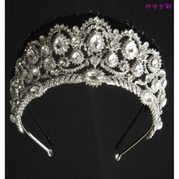 Scalloped Crystal Tiara main image 4